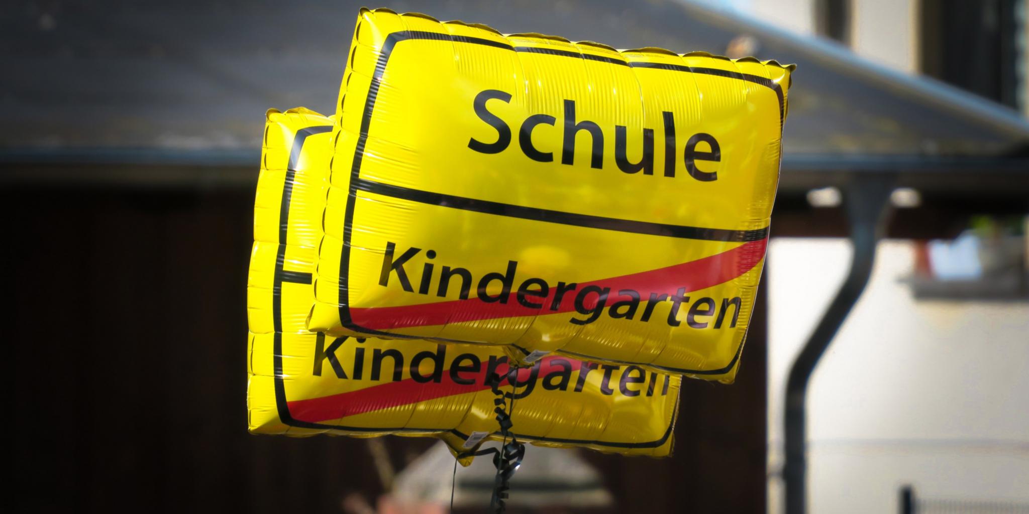 school-enrollment-4445806_by_didgeman_pixabay_pfarrbriefservice